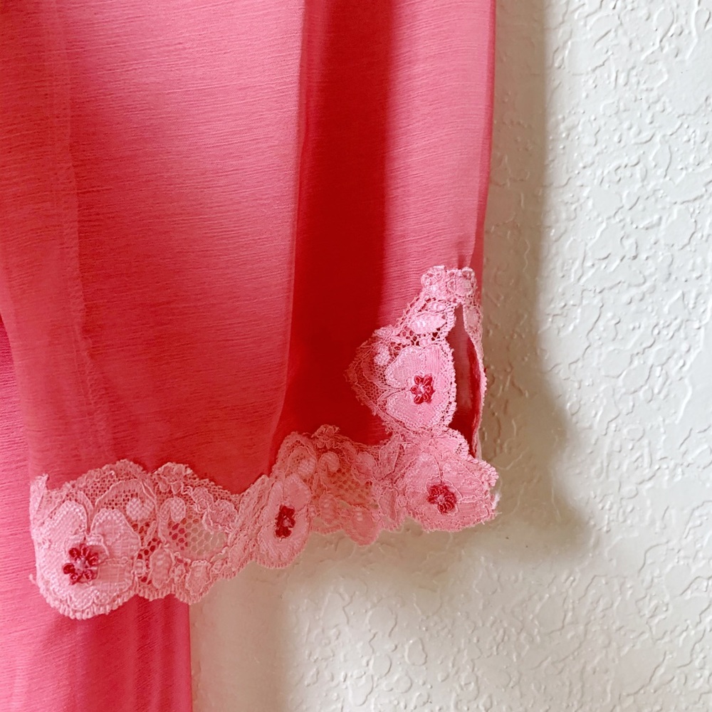 Morgan Taylor Intimates Robe - Picture 2 of 8